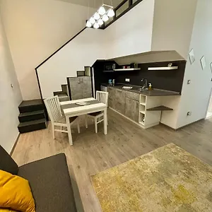 Palatoni Flat In City Center Apartamento