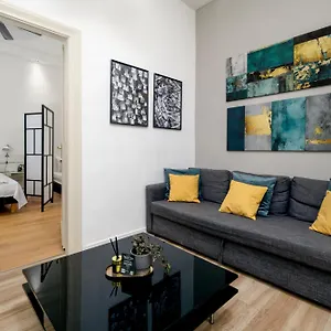 Stylish&spacious ! Location Kazincy Netflix Apartamento